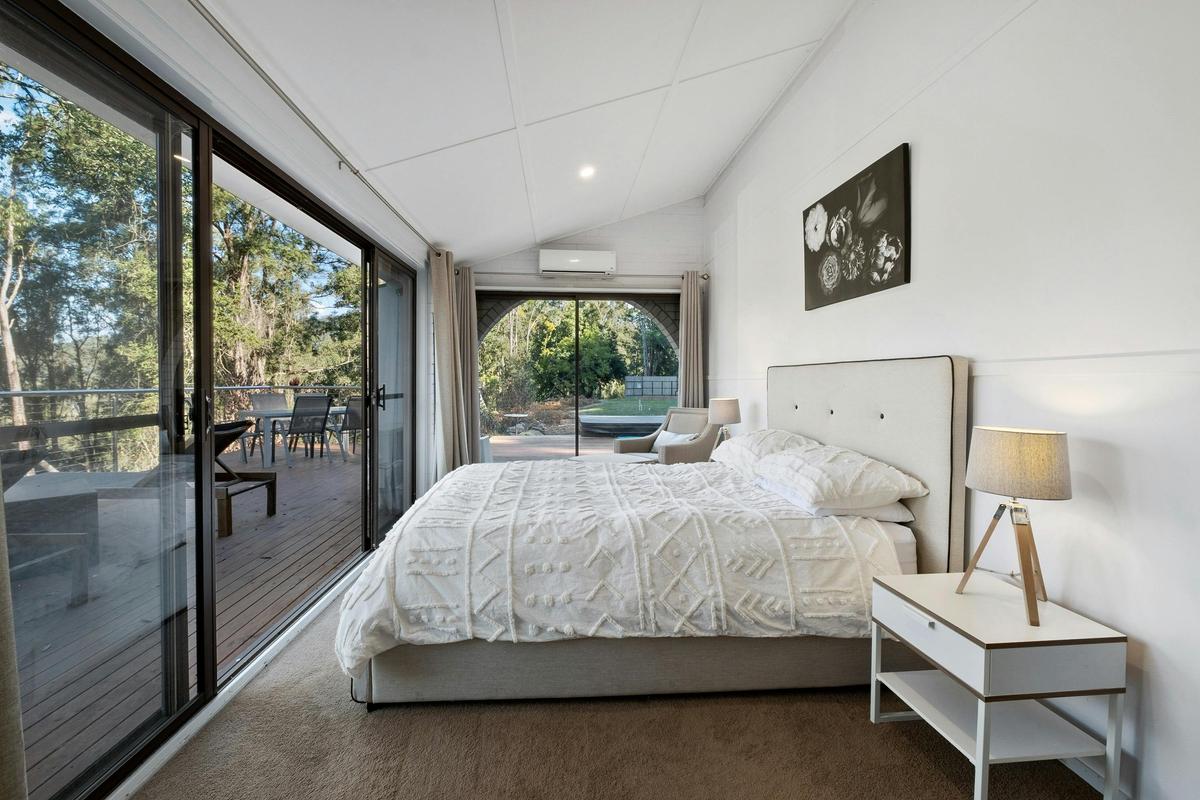 Bedroom with balcony and views of nature