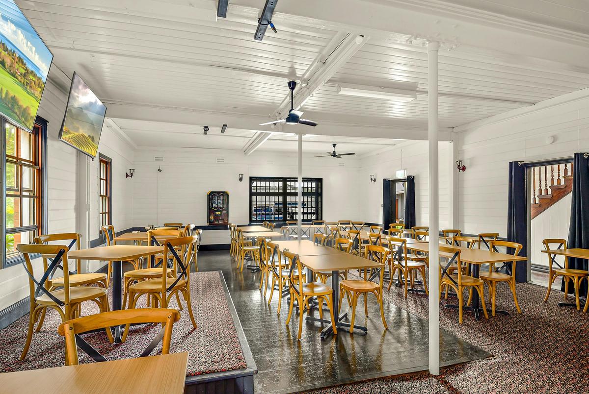 Jamberoo Pub stage and dining room