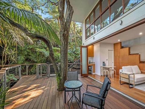 MetaWiseBnB Stylish Loft Studio with Garden in Seaforth