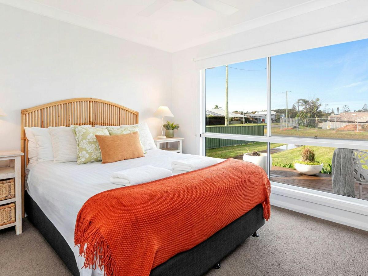 Periwinkle | Bedroom 1 | Queen | Linen included | Ceiling fan | Roller blinds