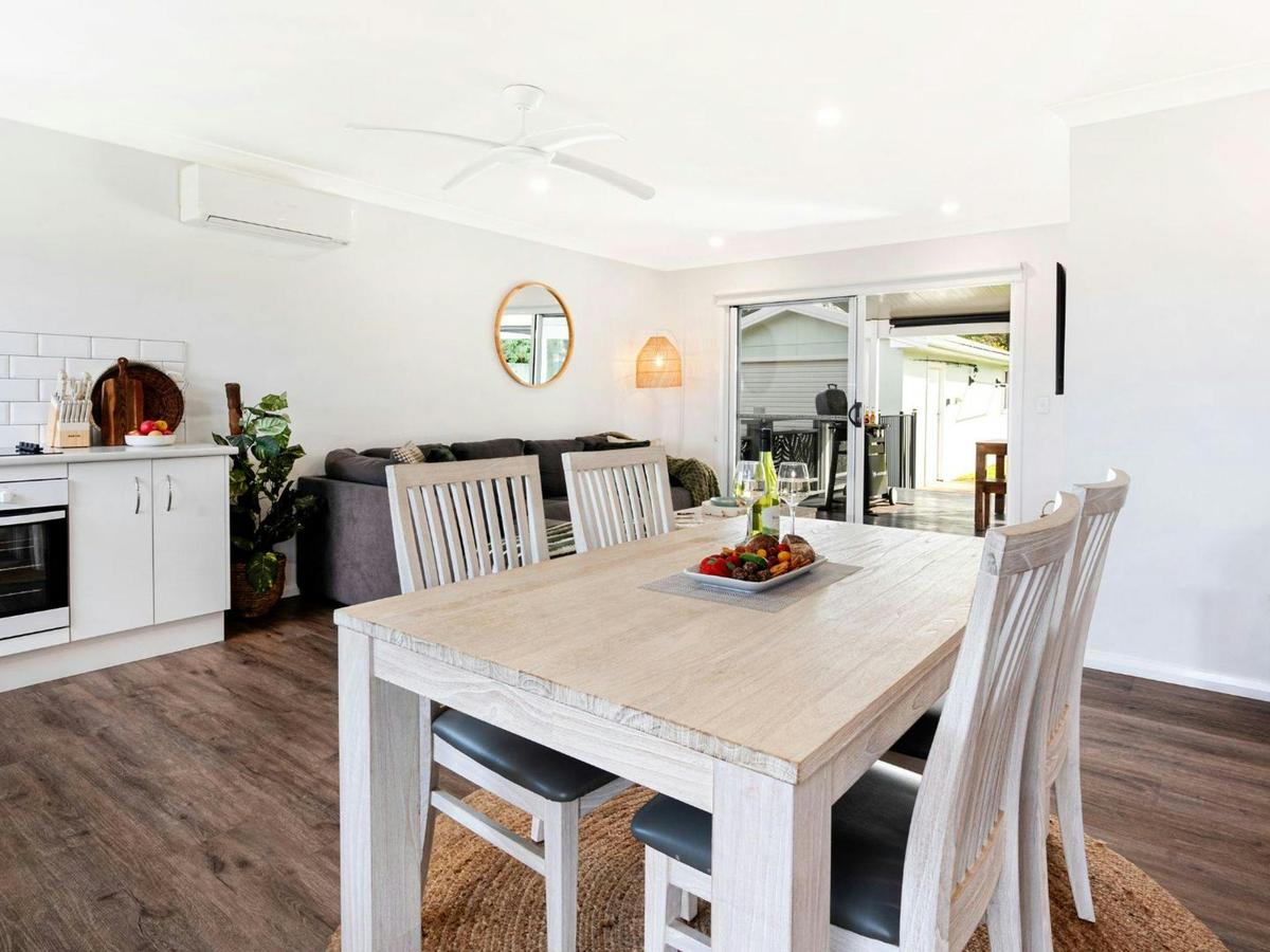 Periwinkle | Dining | Air conditioning | Ceiling fan | 1km to Culburra Beach town centre