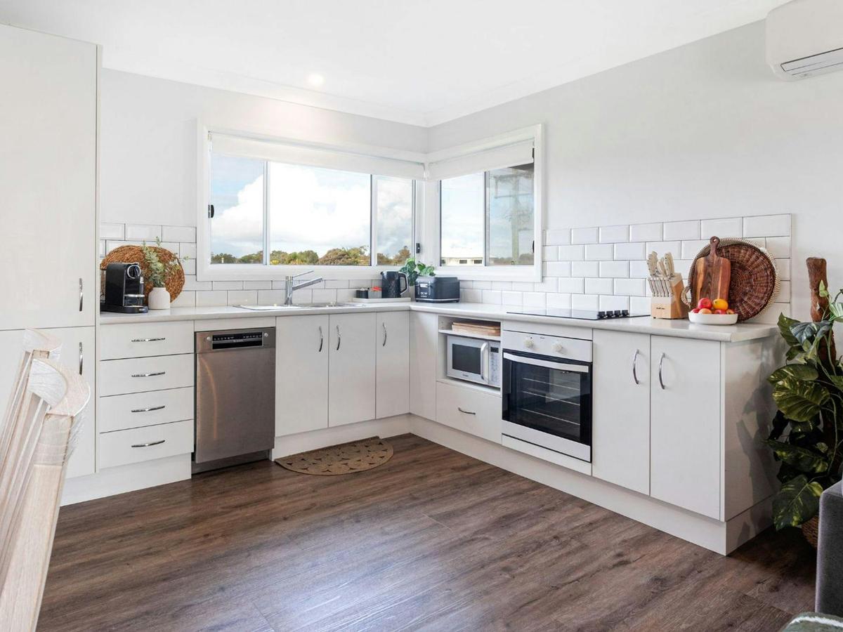 Periwinkle | Kitchen | Dishwasher | Refrigerator | Oven | Microwave | Coffee machine | Toaster | Ket