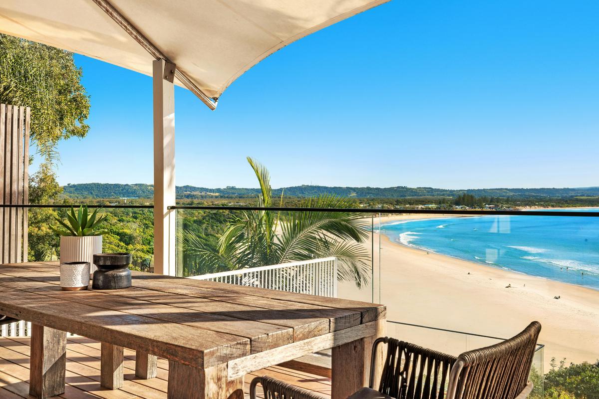 Pool Deck dining at Sway