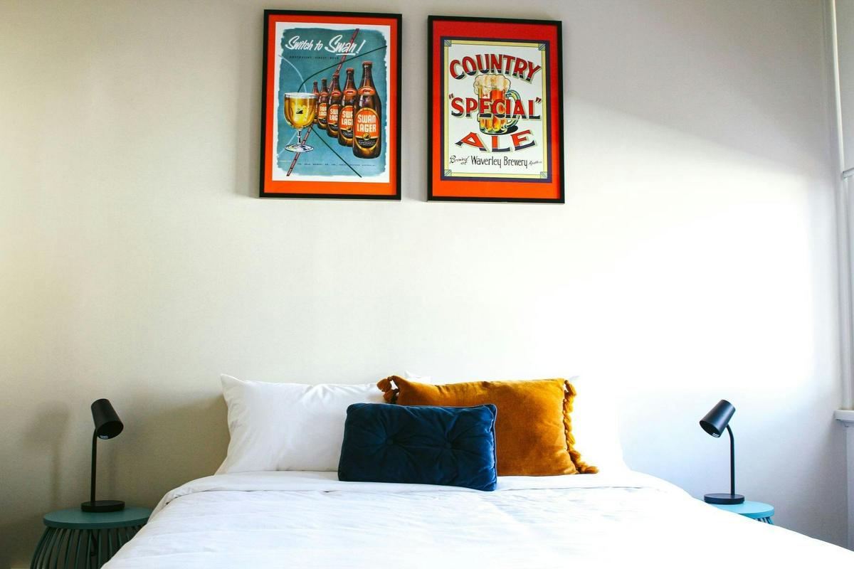 Newly renovated pub-style accommodation. Queen room with shared bathroom facilities.