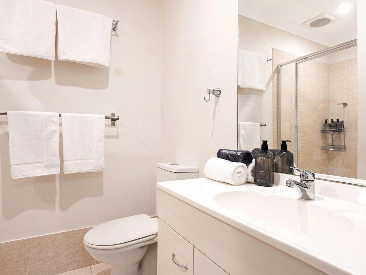 Kiama Central Townhouse | Bedroom 1 ensuite with shower  (downstairs) | Linen Included (BYO Beach To