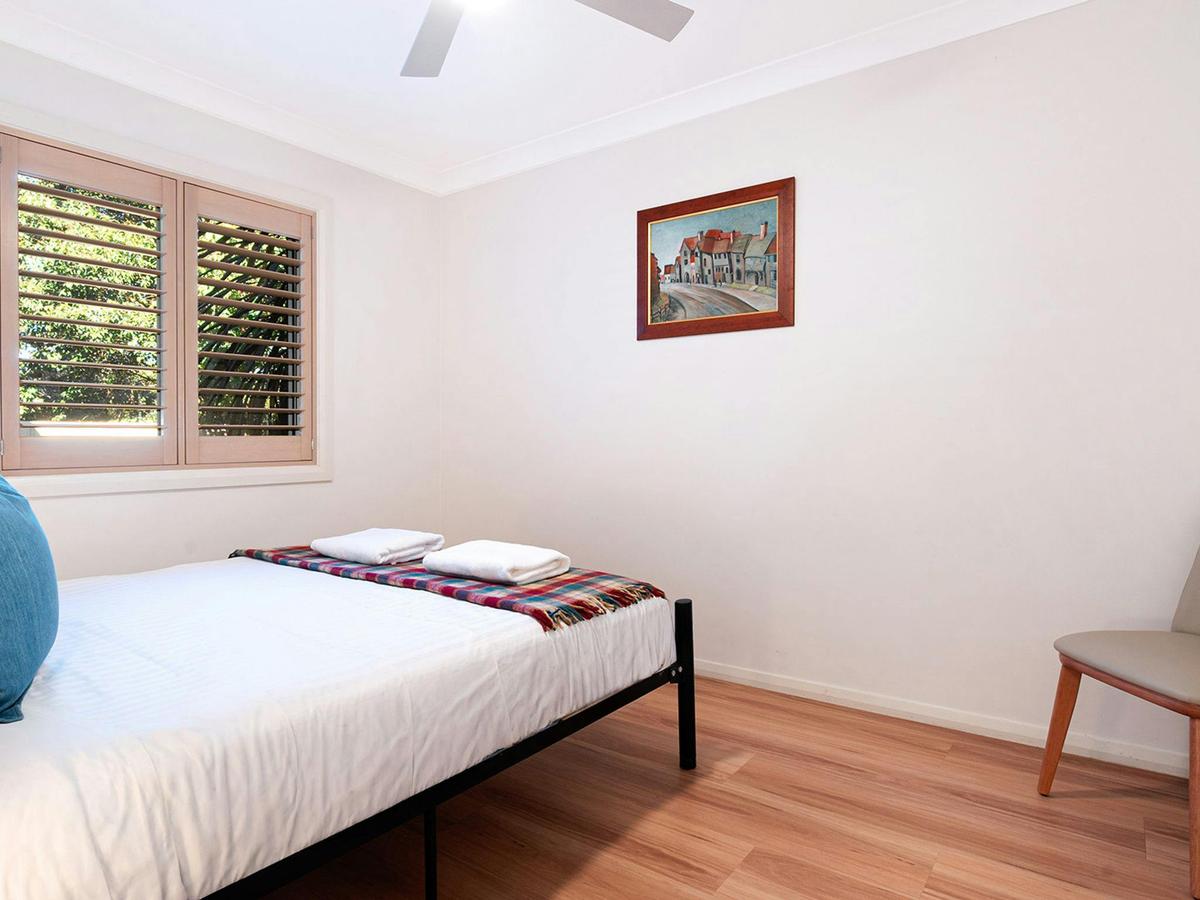 Kiama Central Townhouse | Bedroom 2 | Queen  (downstairs) | Linen Included (BYO Beach Towels)| Ceili