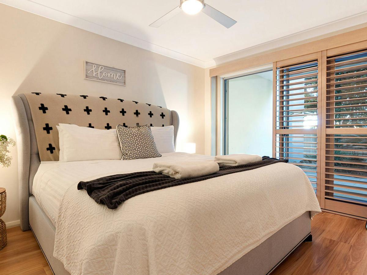 Kiama Central Townhouse | Bedroom 1 | King (downstairs) | Linen Included (BYO Beach Towels) | Opens 