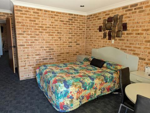 deluxe 2 bedroom family room with a spa