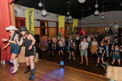 Saddle Club Rainbow Rodeo