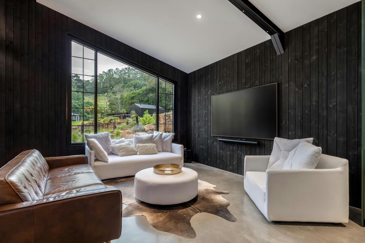 Clubhouse Barn lounge area