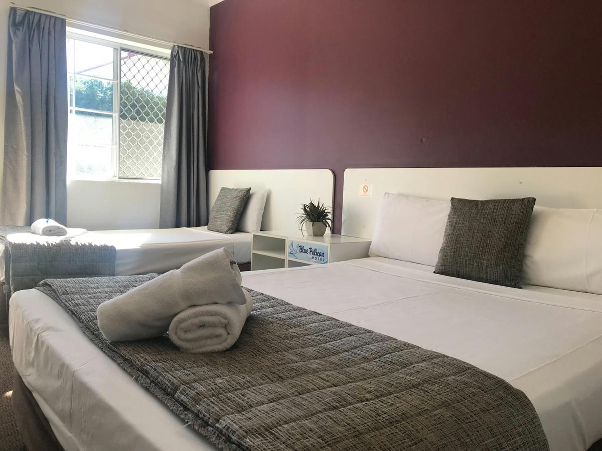 Blue Pelican Motel TWIN Room - Features Queen and Single bedding & ensuite