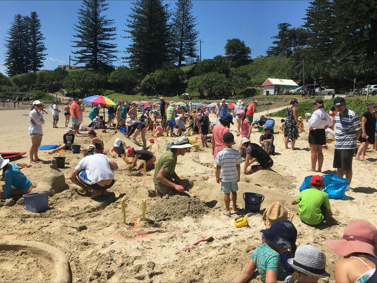 100s of people flock to Yamba's Main Beach for the Annual Sand modelling day