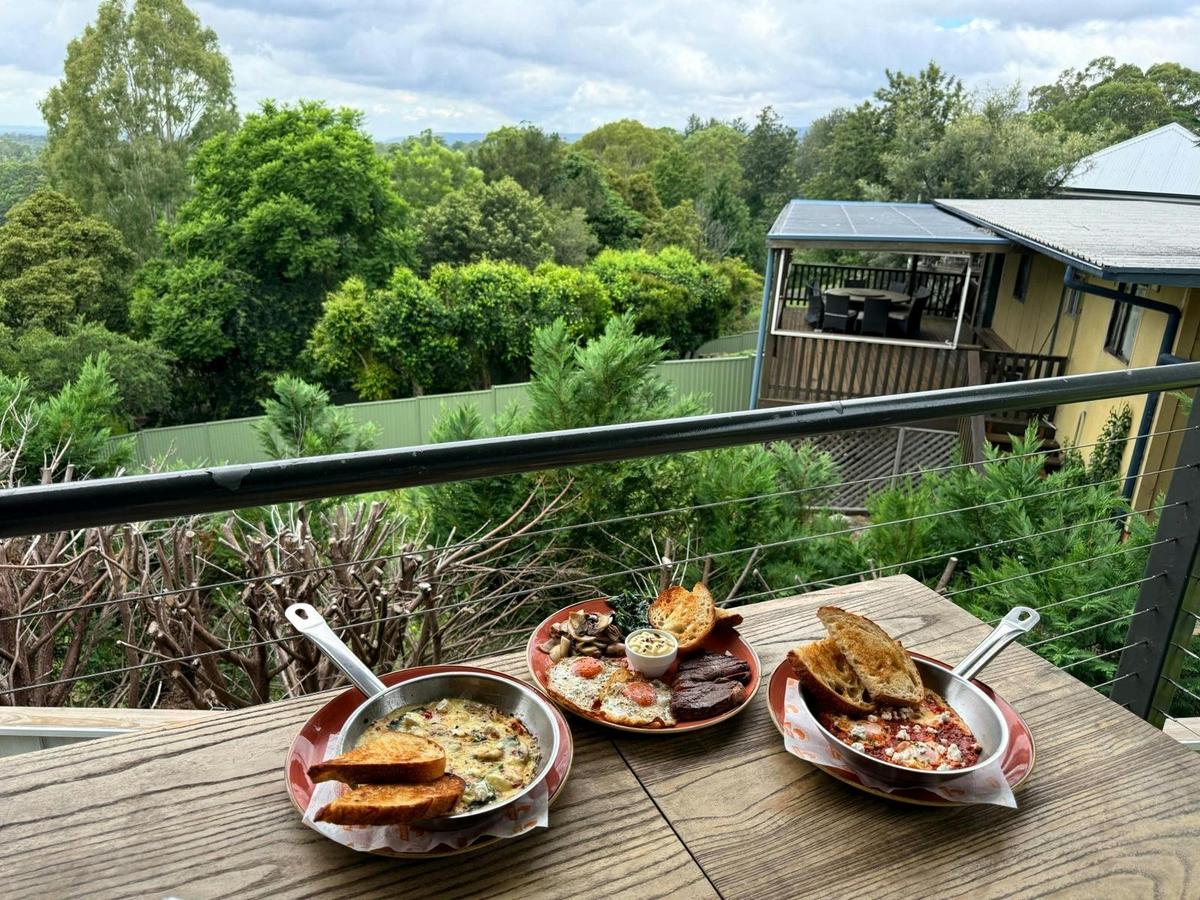 Breakfast with a breathtaking mountain view at 50Three Café & Patisserie in Kurrajong
