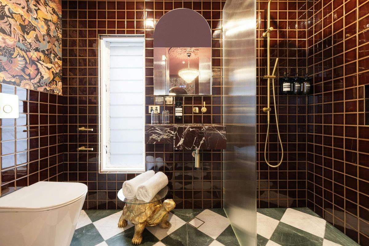 Grand Velvet Suite bathroom