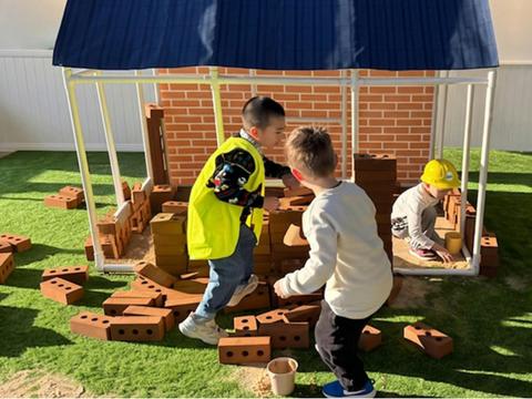 Play Date with Dad – Pipe House Brick Construction