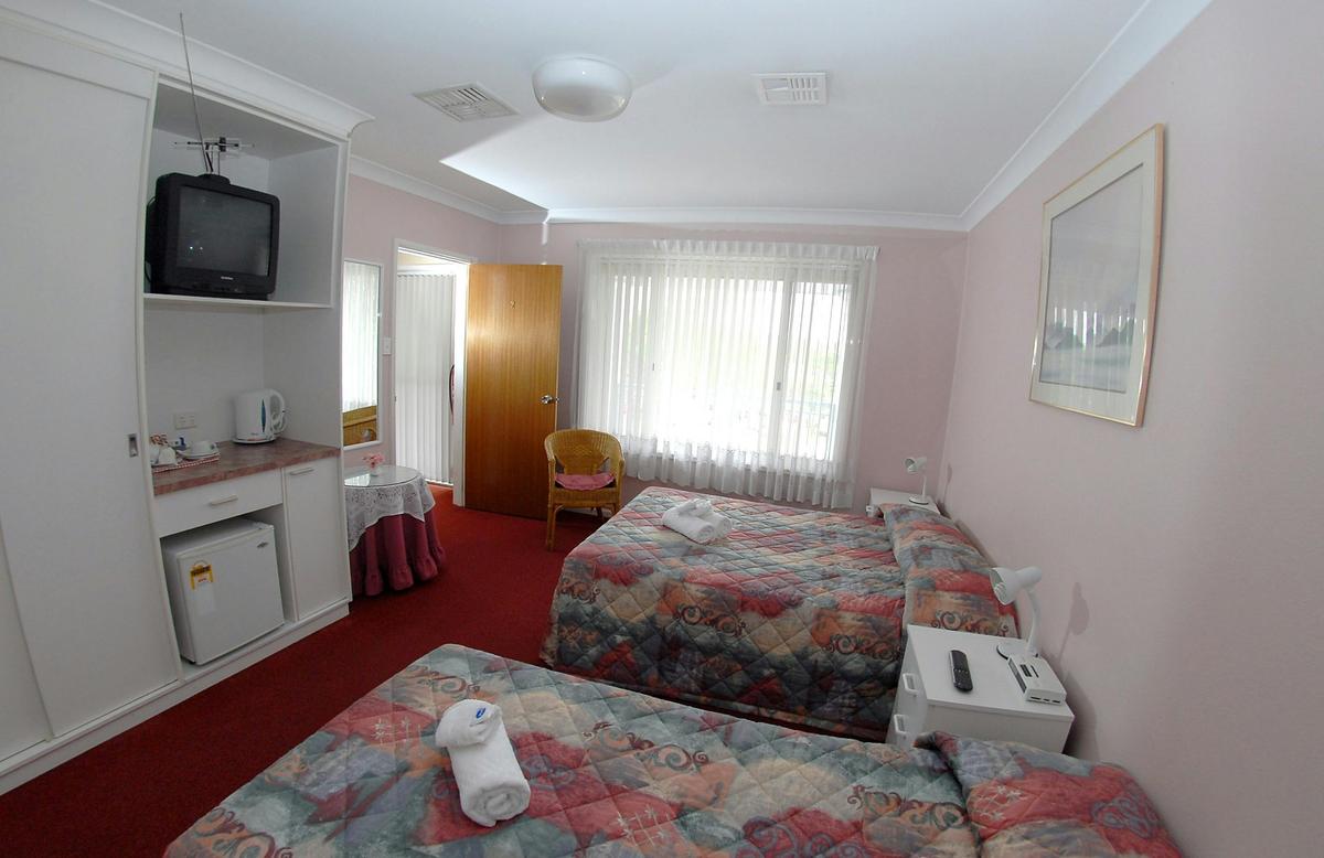 Double and single with option to connect to adjoining room