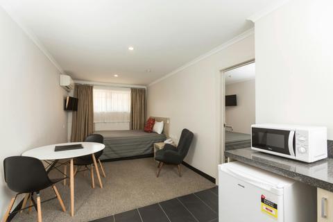 Belconnen Way Hotel and Serviced Apartments