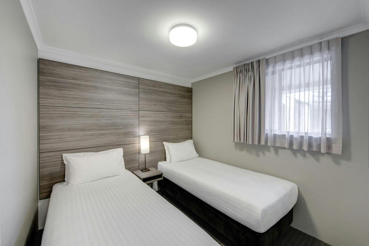 Guest room twin