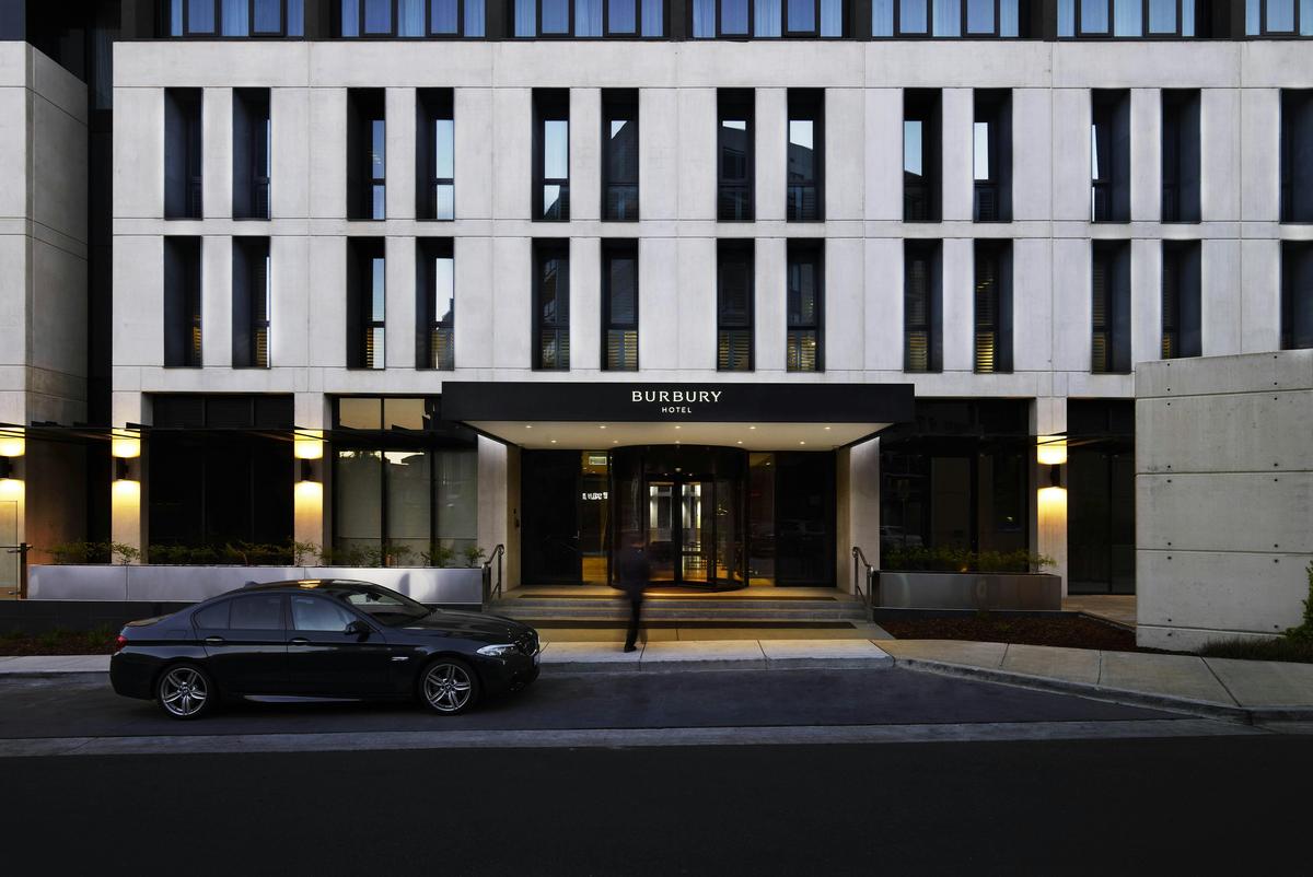 Burbury Hotel entrance 