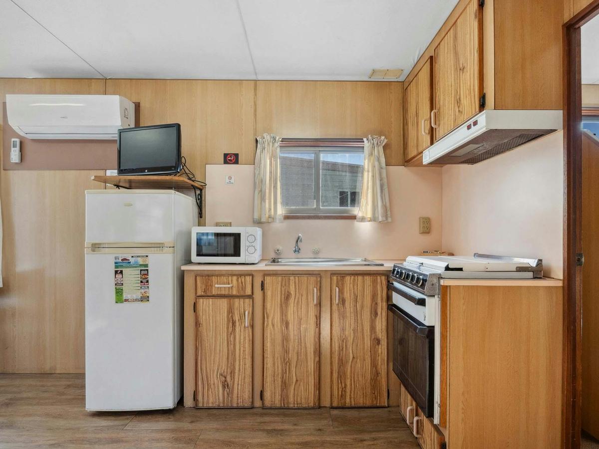kitchen area 2 - canberra holidays