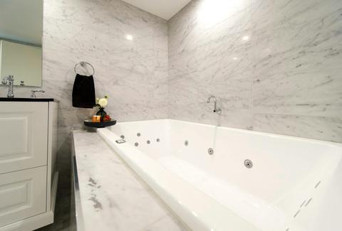 Spa Suite with Balcony