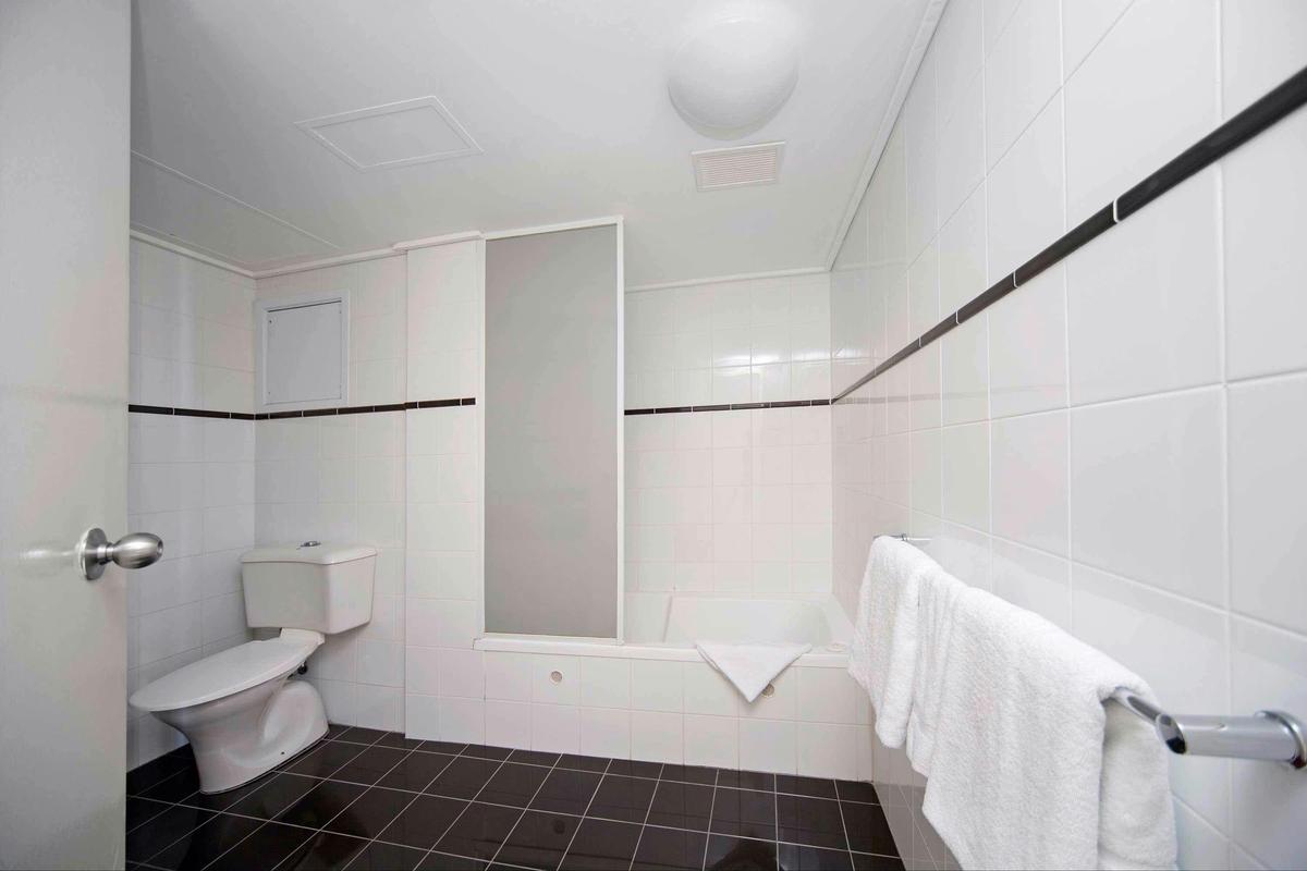 2 Bedroom Apartment Lake Side
