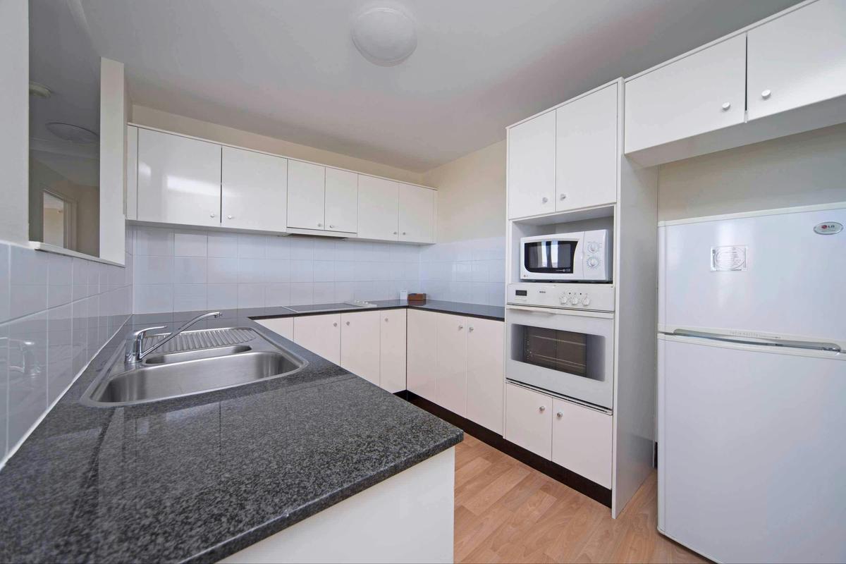 2 Bedroom Apartment Lake Side