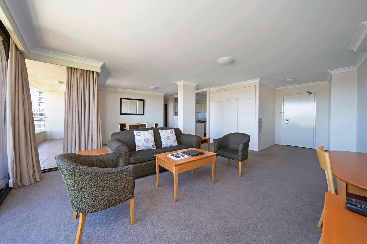 2 Bedroom Apartment Lake Side