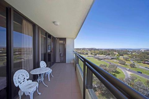 2 Bedroom Apartment Lake Side