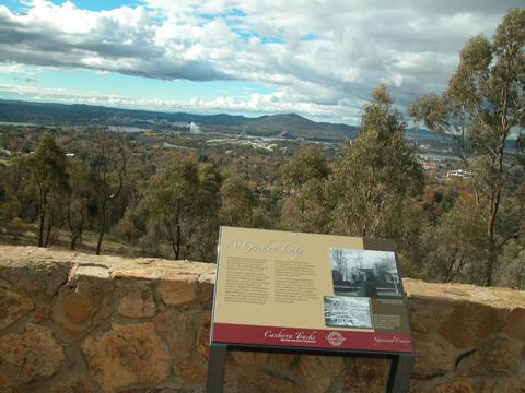 Looking at Canberra Heritage Trail