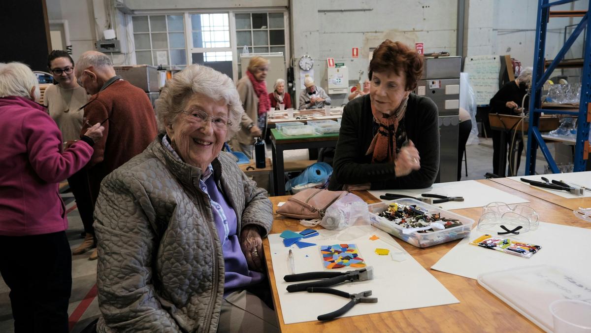 Tour and Tile participants creating kilnformed tiles at Canberra Glassworks.