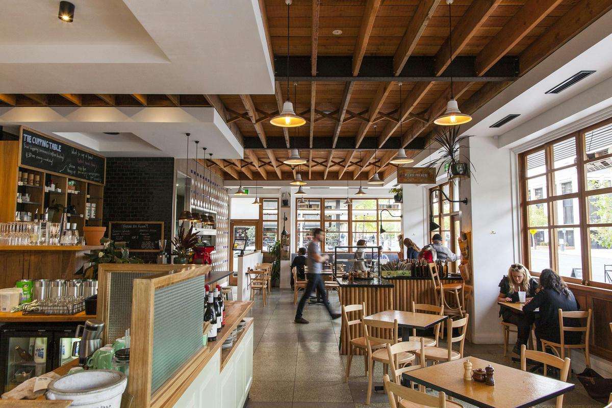 Light and airy dining for breakfast or lunch