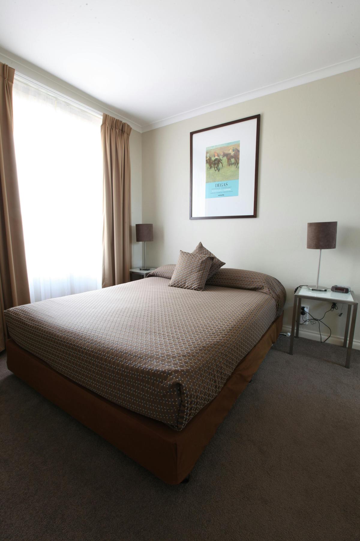 Queen room