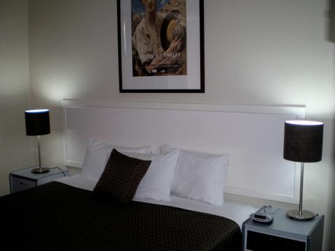 Queen room