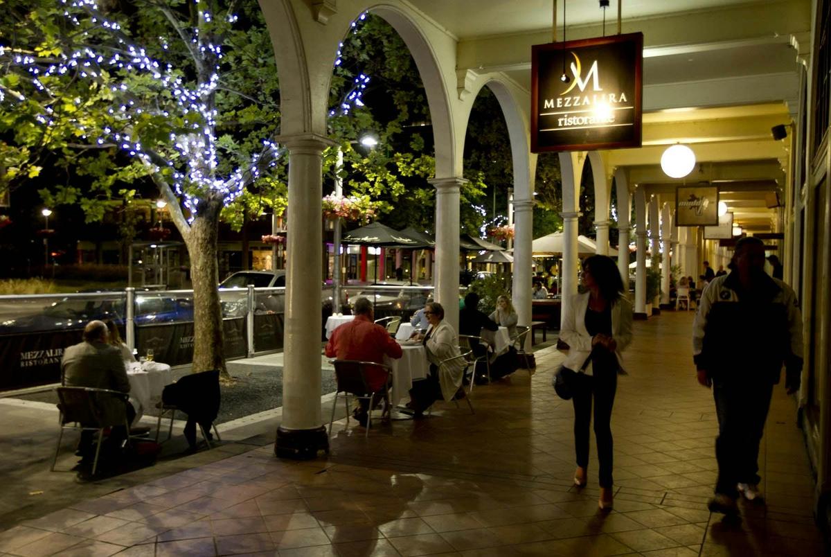 Mezzalira by night