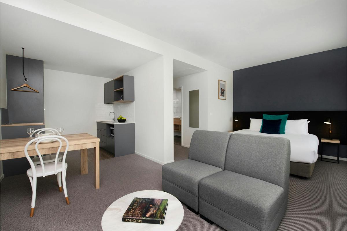 Mantra MacArthur Hotel - 1 Bedroom Suite