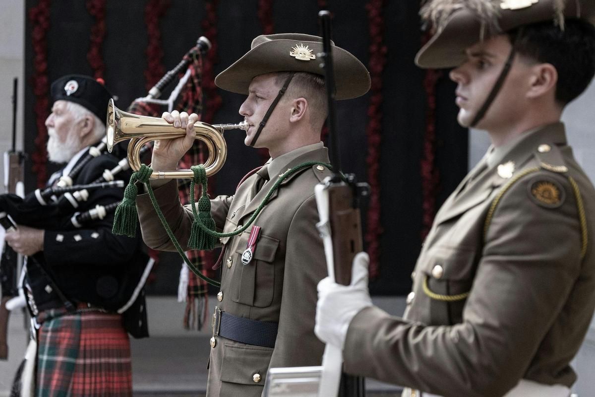 Bagpiper and bugler during the Last Post Ceremony