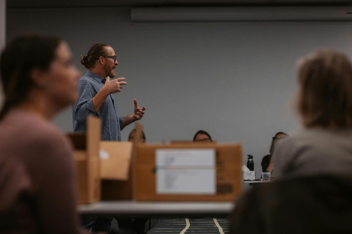 Mike Armstrong Teaching Figurative Art