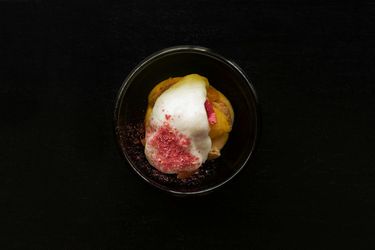 White chocolate and Mandarin dessert