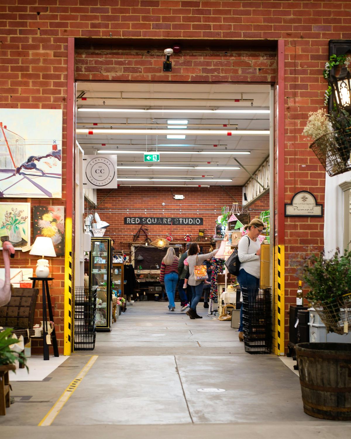 Shop 2000 square meters of vintage items