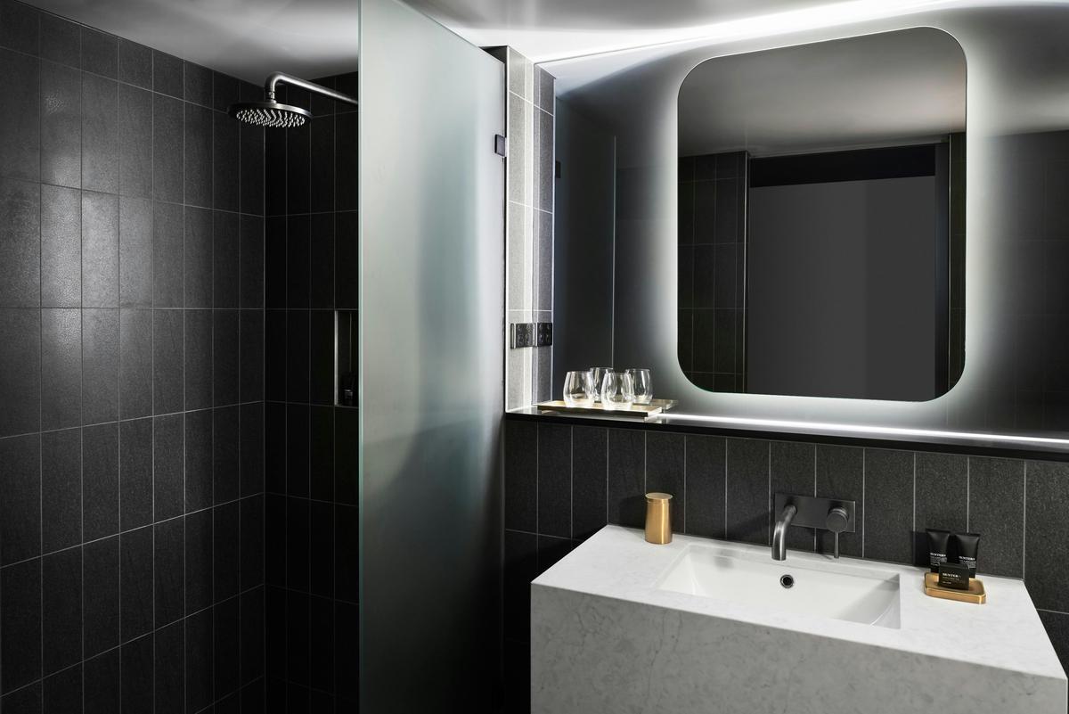 Midnight Classic Bathroom - Midnight Hotel