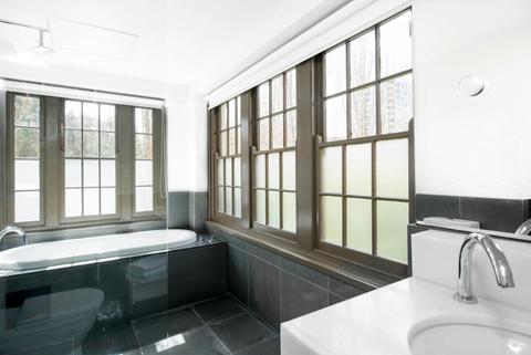 Deluxe Room with Bath