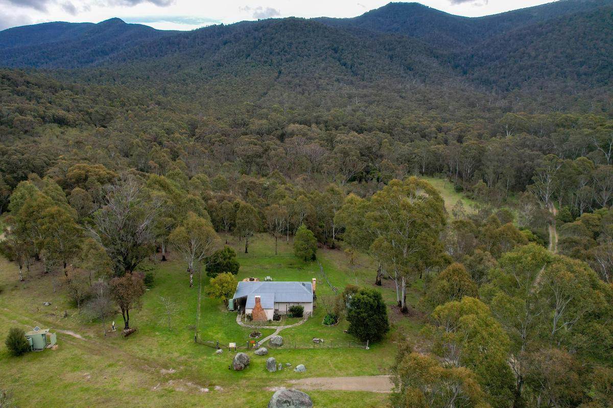 Aerial shot of Nil Desperandum
