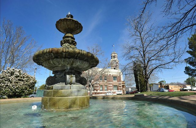 Royal Doulton Hankinson Memorial Fountain