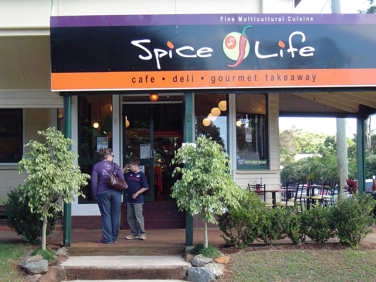 Spice of Life Cafe Deli offering breakfast, lunch, catering, picnic baskets,deli items and giftware