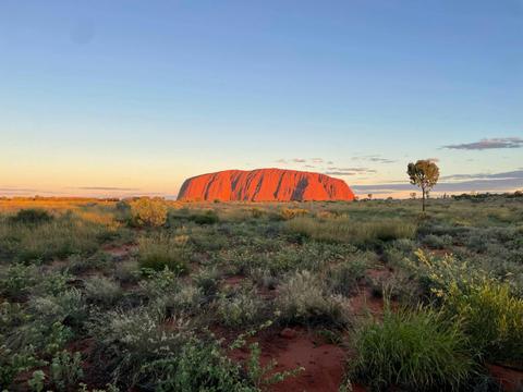 Uluru Tour with Kata Tjuta, Kings Canyon & MacDonnell Ranges - Alice Springs to Alice Springs