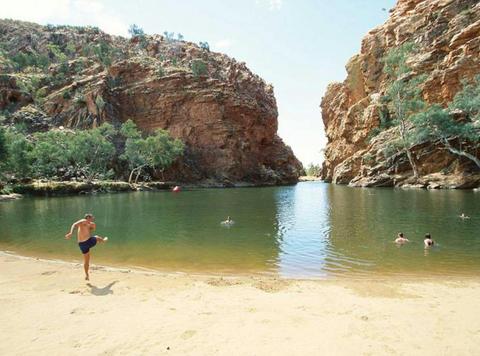 Uluru Tour with Kata Tjuta, Kings Canyon & MacDonnell Ranges - Yulara to Alice Springs
