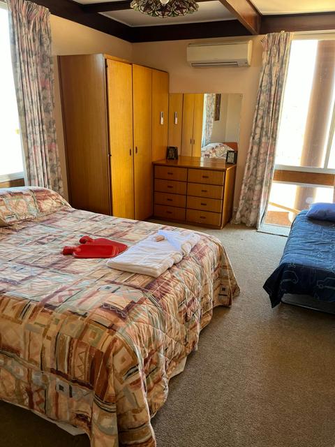 Spencer Hill Room