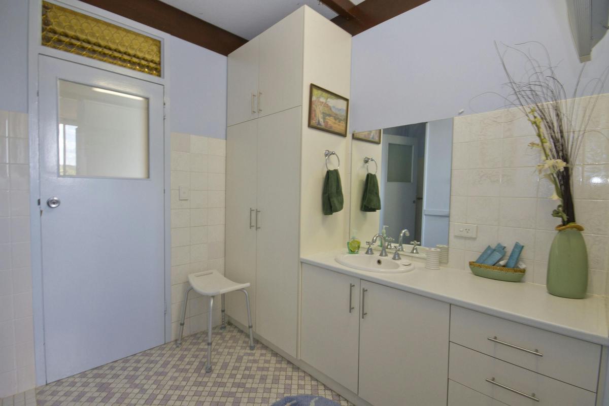 cavenagh lodge bathroom
