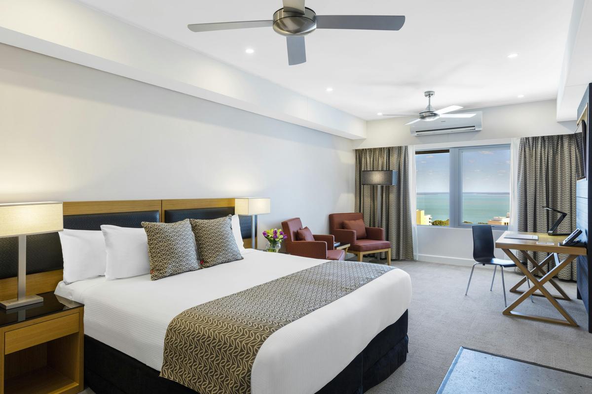Oaks-Elan-Darwin-Hotel-Bedroom-Living-Out